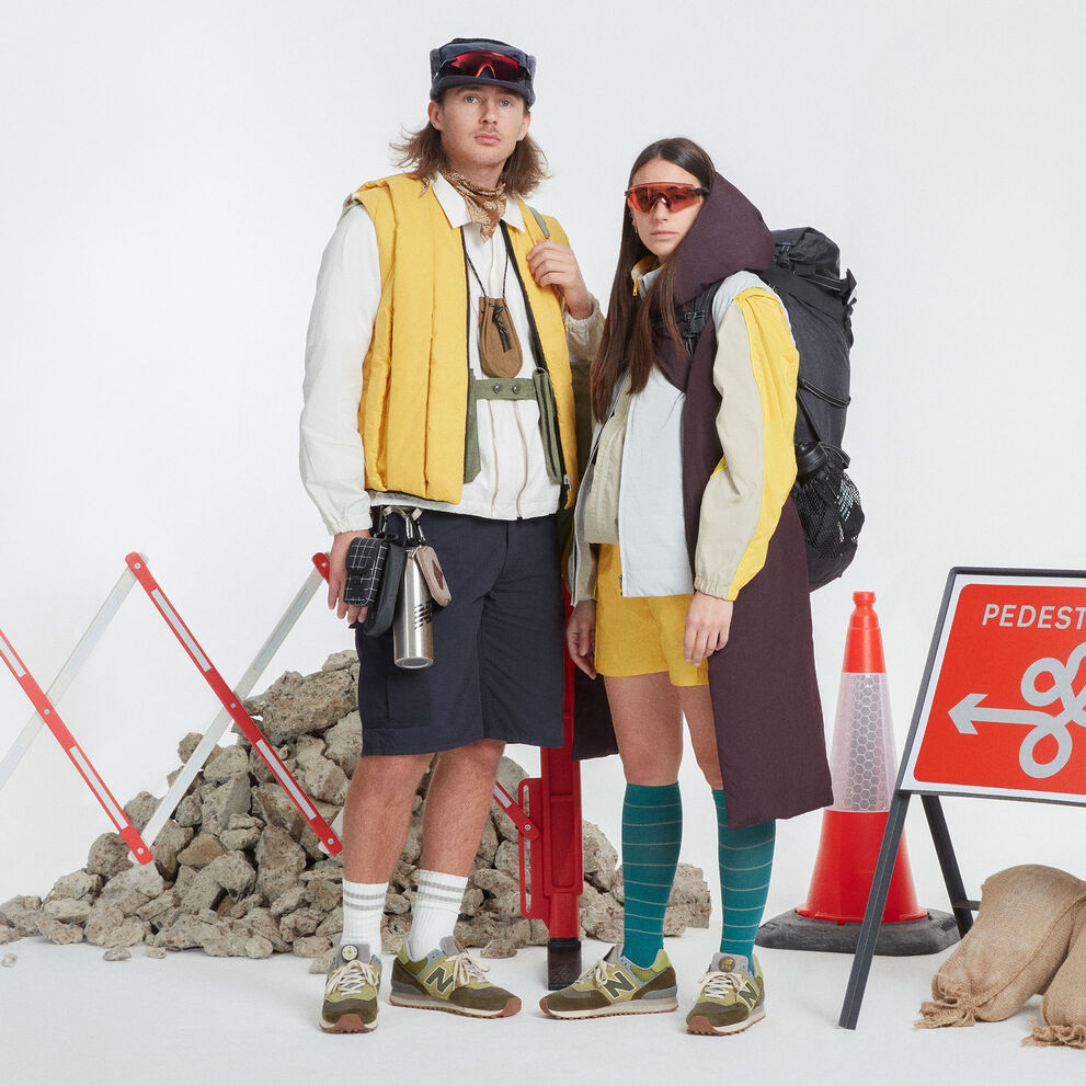 Two models wearing the TCS London Marathon MADE in UK 576