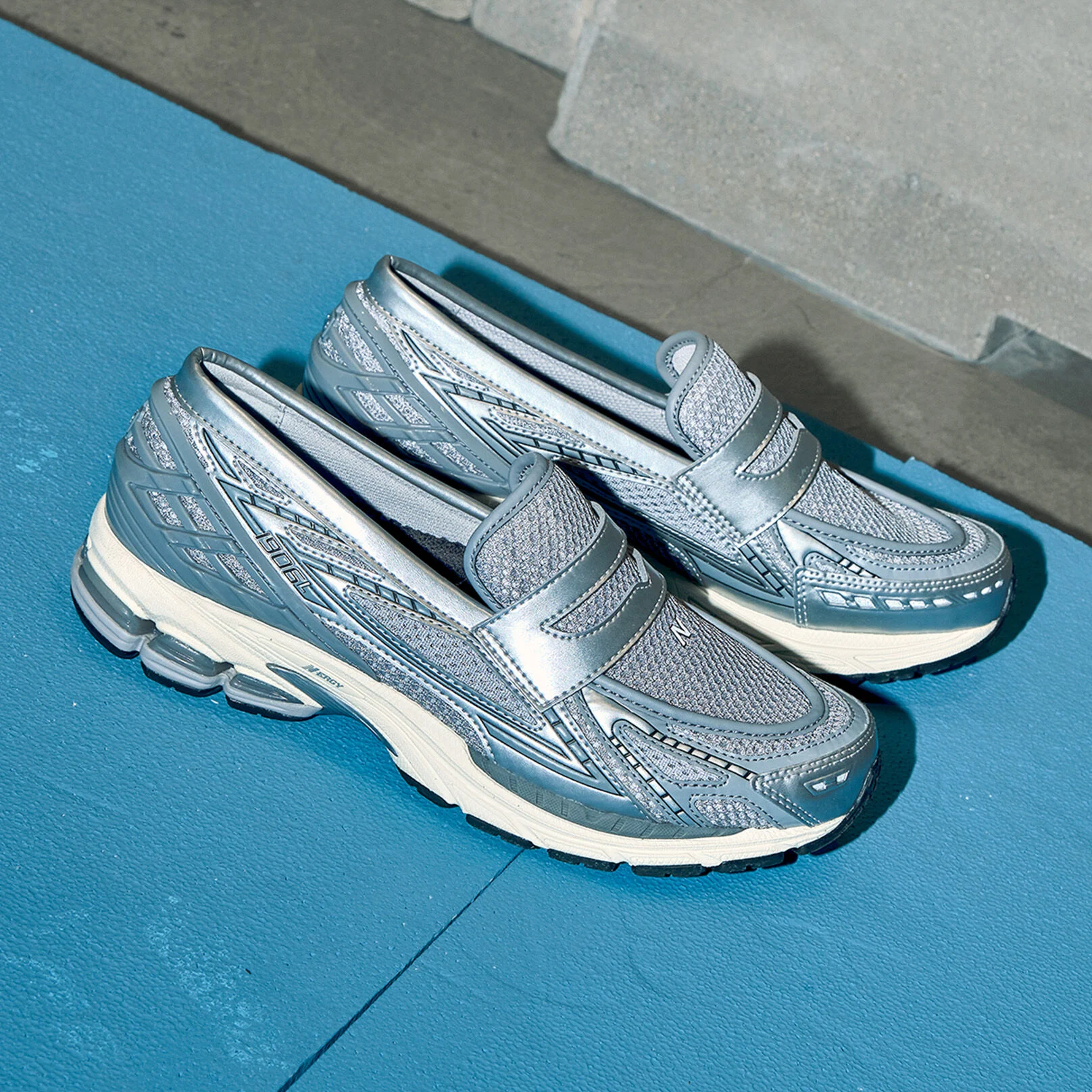 靴 New Balance 1906L LAI Loafer 26cm New Balance 1906 Loafer - Grey – Kith Canada